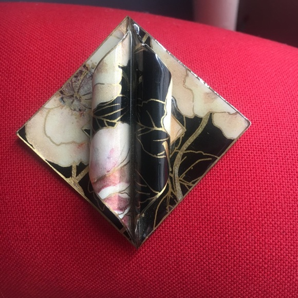 Beautiful Vintage brooch with flower detail - Picture 4 of 8